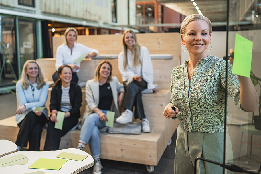 femalepower-andereamariawaden-1