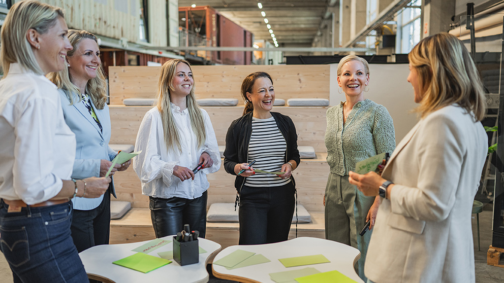 femalepower-andereamariawaden-2